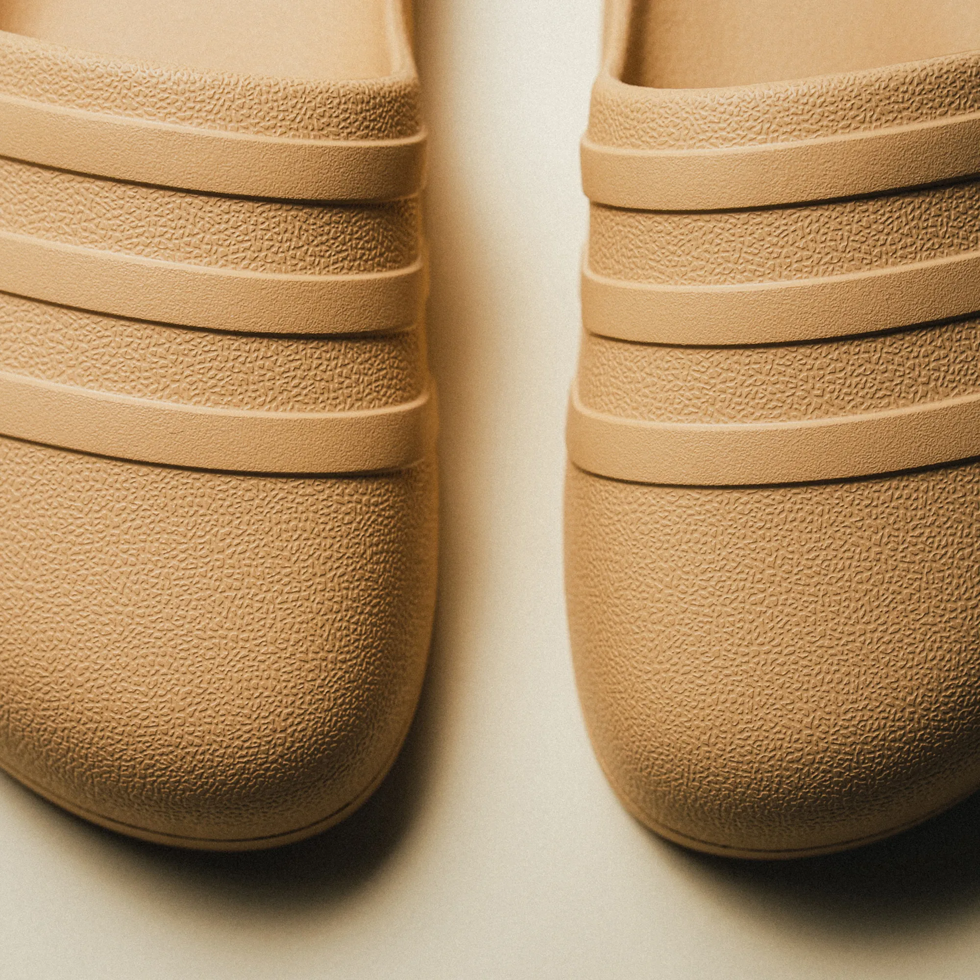 adidas - adiFOM Adilette (magic beige)