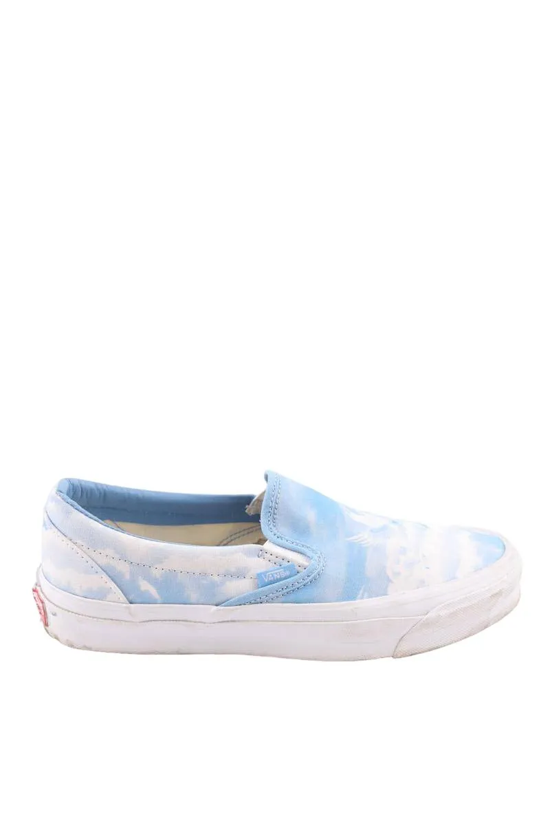 Baskets bleu
