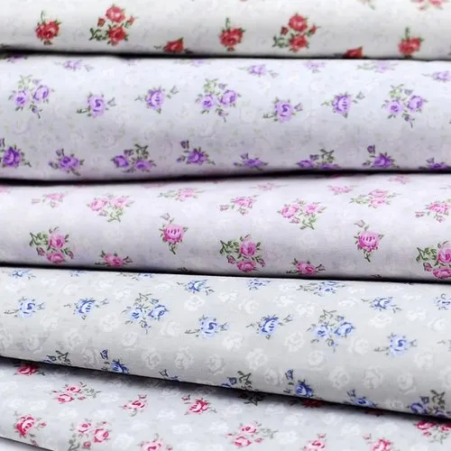 Coupon tissu rose claire 100% coton popeline déco motifs mini fleurs roses vert 1m x 1,80m pour 45 masques de protection