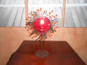 Jolie lampe d'ambiance Soleil en verre coloré rouge
