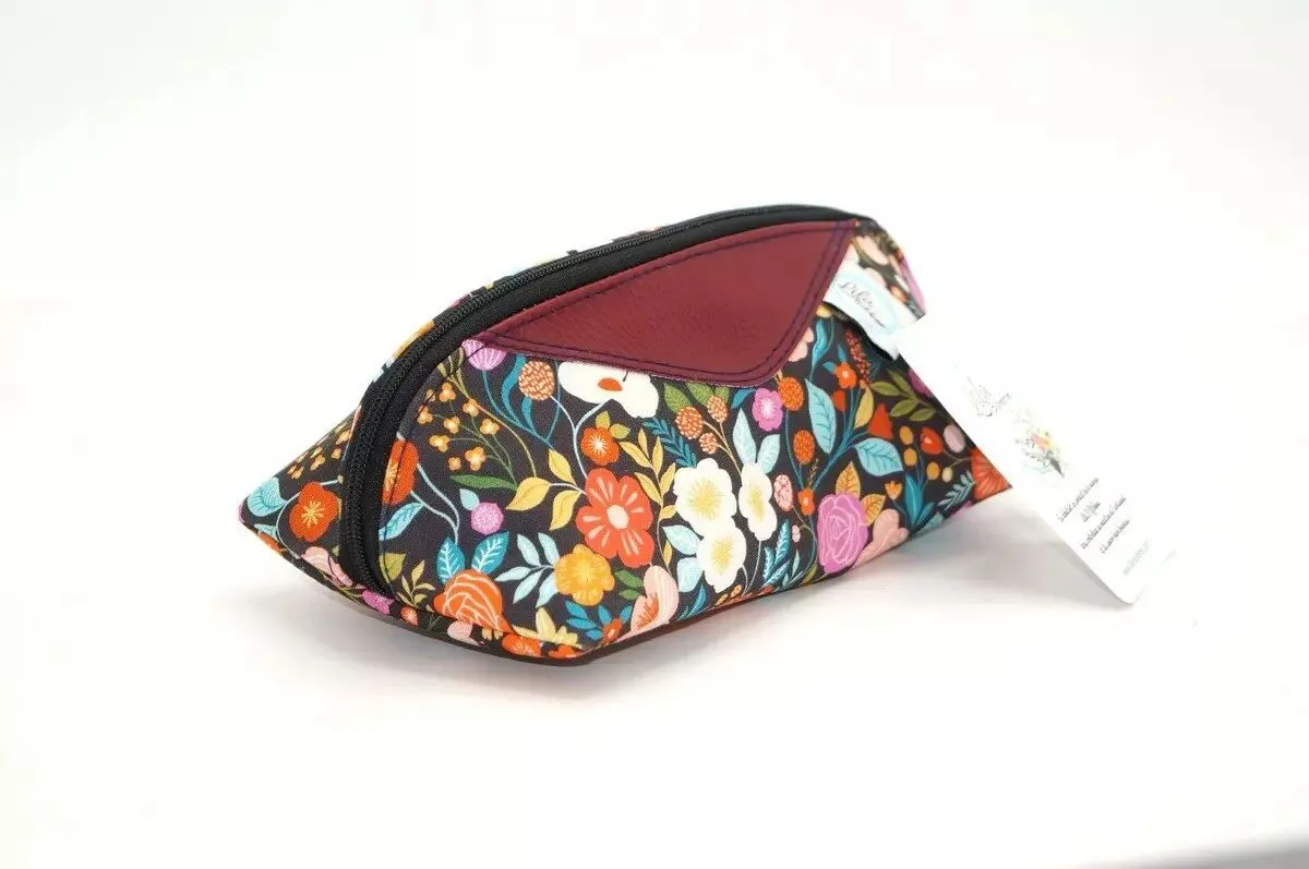 Trousse fleurie noire artisanale Lila Bohème